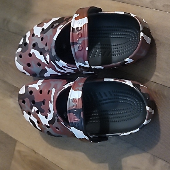 Maroon White Gray Camo Croocs - Picture 4 of 8